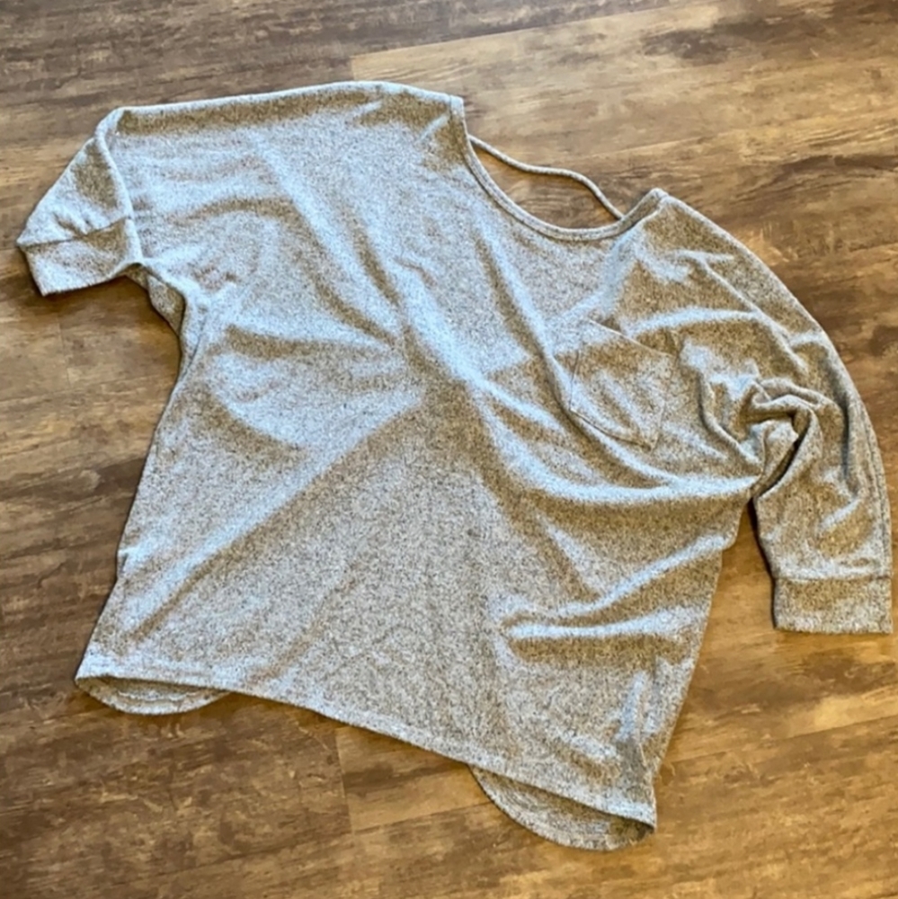 Daytrip womens large 3/4 sleeve, twist back, very soft, thin sweater/shirt.